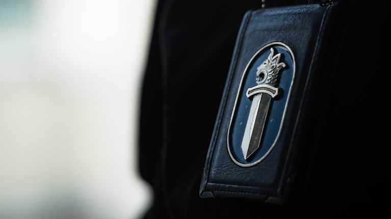 Poliisin virkamerkki.