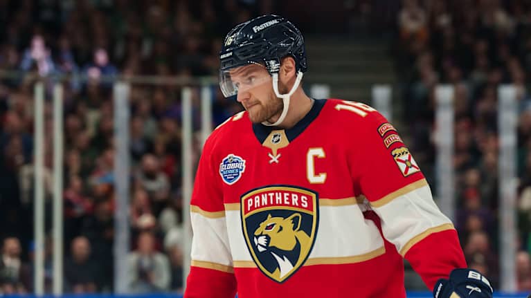 Aleksander Barkov på isen.