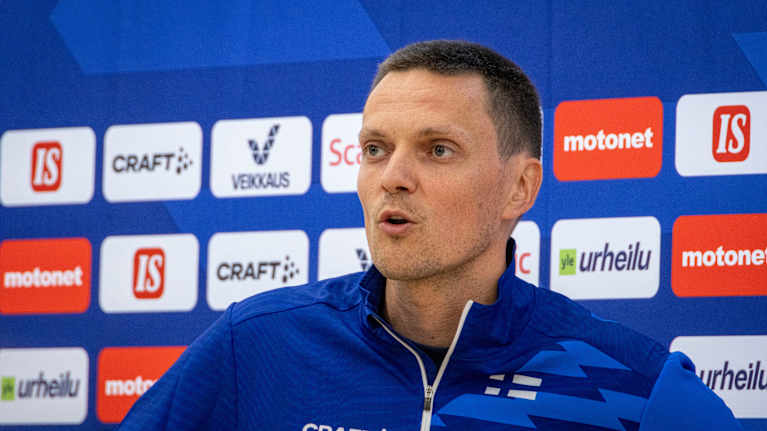 Suomen Urheiluliiton uusi  huippu-urheilujohtaja Tuomo Salonen Helsingin olympiastadionilla.