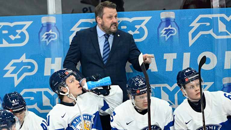 Antti Pennanen valmentaa Leijonia jääkiekon MM-kisoissa 2025.