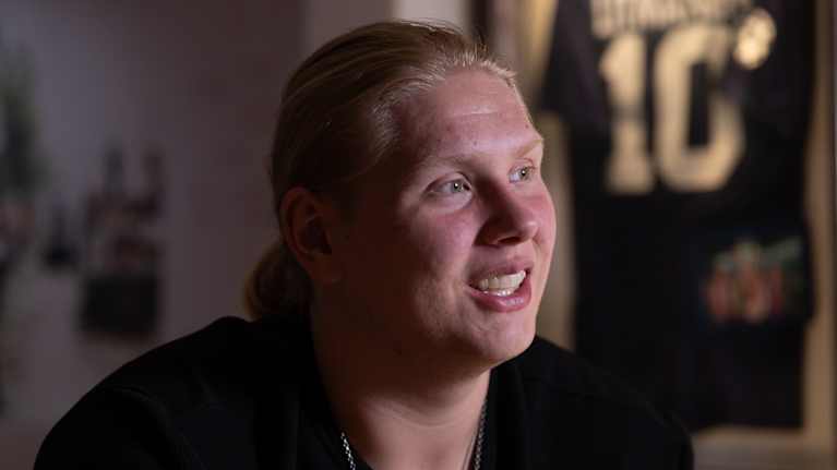 suomalainen amerikkalaisen jalkapallon pelaaja Olaus Alinen.