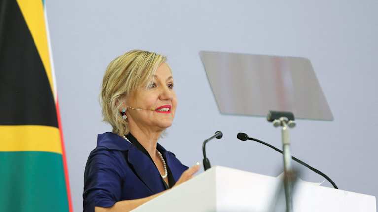 Tutkija Glenda Gray.