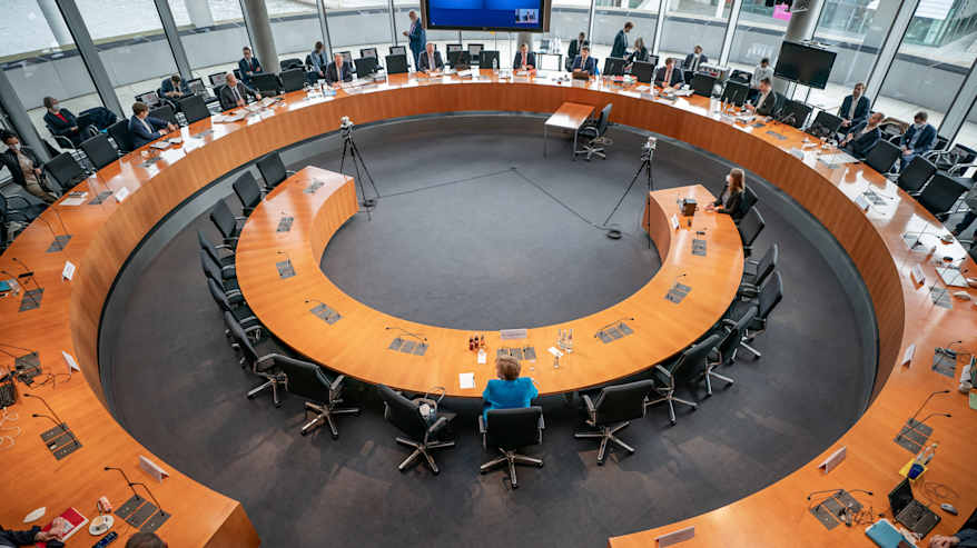 Saksan liittokansleri Angela Merkel istuu kuultavana Wirecard-tutkintavaliokunnassa Paul-Loebe-Hausissa Berliinissä, Saksassa, 23. huhtikuuta 2021.