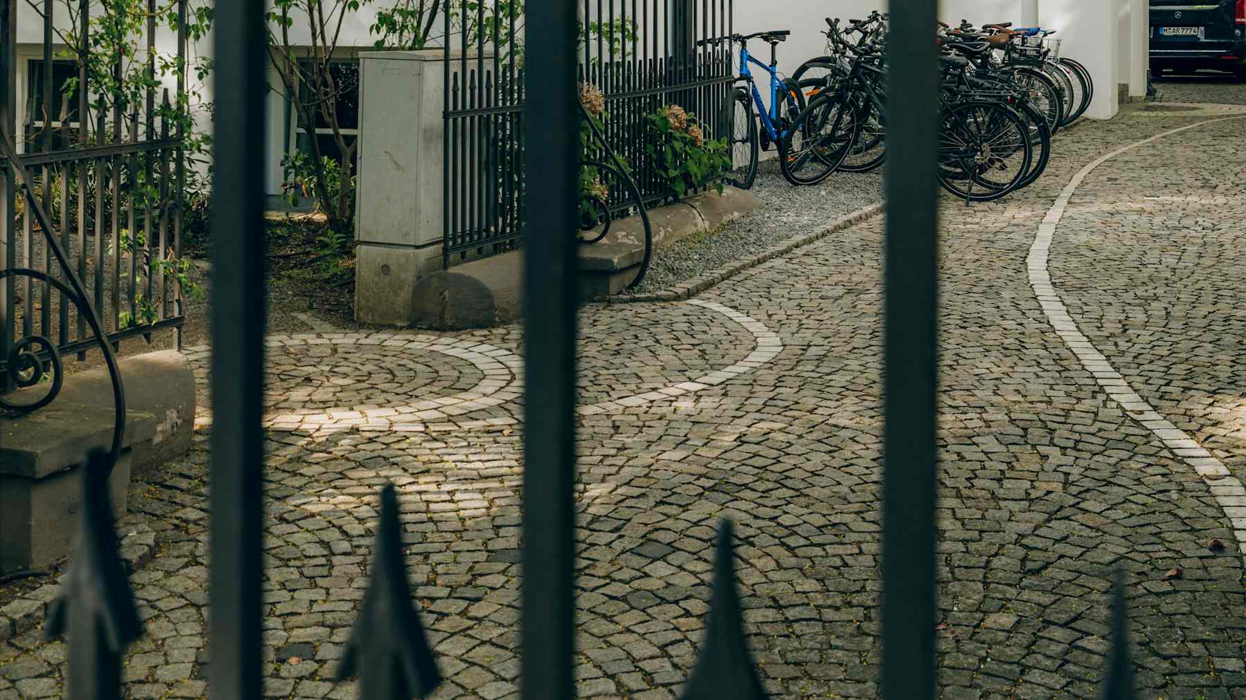 Kuuluisan talousrikollisen Jan Marsalekin entinen epävirallinen toimisto Munchenissa.