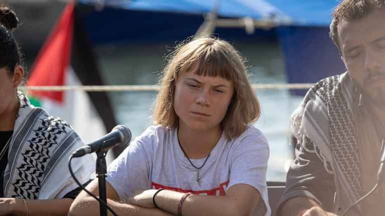 Greta Thunberg lehdistötilaisuudessa Barcelonassa.