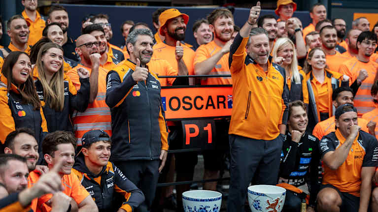 Oscar Piastri juhli Hollannin GP:n voittoa 31.8.2025.