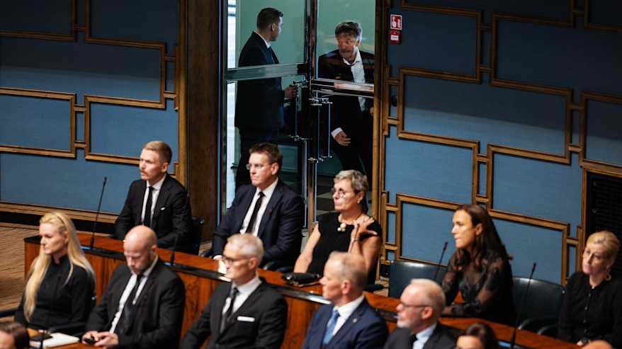 PS:n kansanedustaja Teemu Keskisarja saapui paikalle juoksujalkaa viimeisellä minuutilla ennen istunnon alkua.