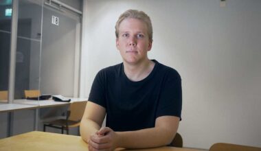 Aleksanteri Kivimäki laukoo uutuusdokumentissa törkeitä asioita – ohjaaja uskoo, että jotkut ovat syntyessään pahoja | Kulttuuri
