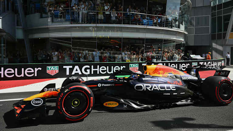 Max Verstappen ohjaa Red Bull -autoa Monzassa Formula 1:n Italian Grand Prix'ssä.