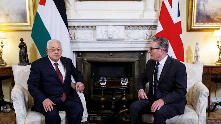 Palestiinalaishallinnon presidentti Mahmud Abbas tapasi Britannian pääministeri Keir Starmerin.