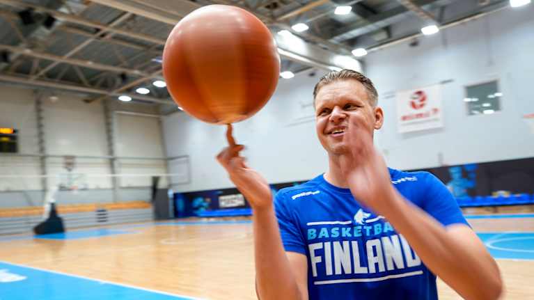 Teemu Rannikko Susijengin treeneissä koripallon EM-kisoissa 2025.