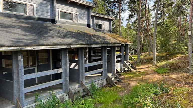 Saaressa on 20 rakennusta, jotka ovat peruskorjauksen tarpeessa.
