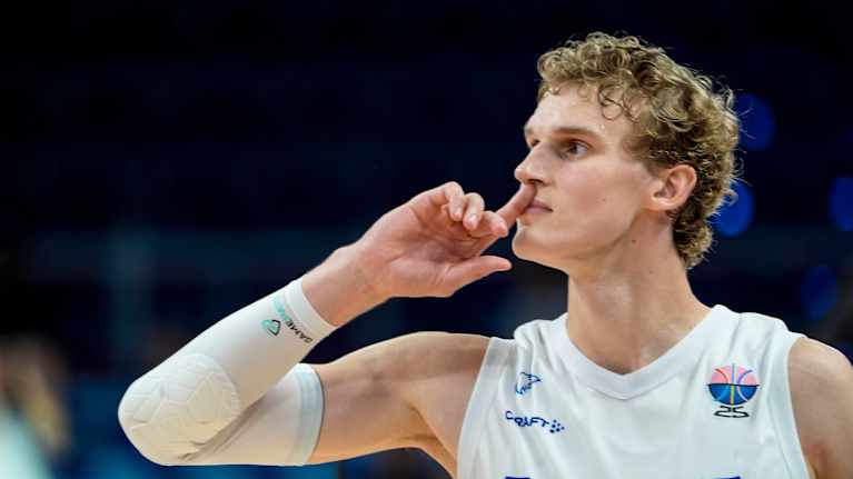 Lauri Markkanen hiljensi epäilijät Susijengin EM-mitalipeleihin pääsemisestä.