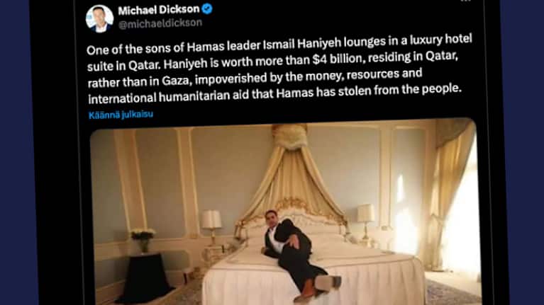 Hamas-johtajan poika makaa sängyllä luksushotellihuoneessa.