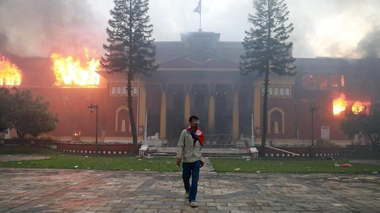 Presidentinkanslia palaa Katmandussa Nepalissa.