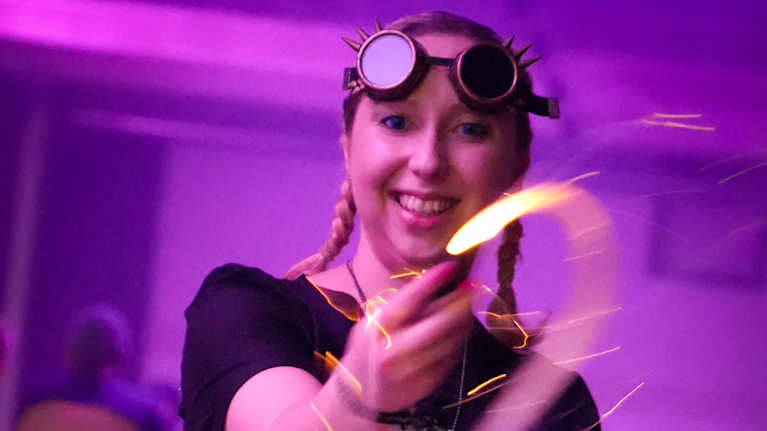 Helzinki Hardstyle Festivalin yleisöä 12.09.2025.