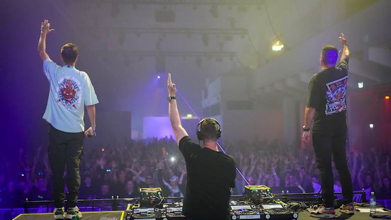 Helzinki Hardstyle Festivalin yleisöä 12.09.2025.