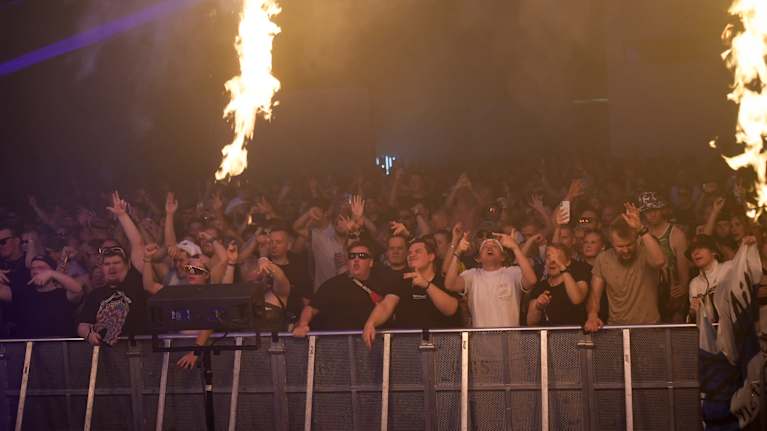 Helzinki Hardstyle Festivalin yleisöä 12.09.2025.