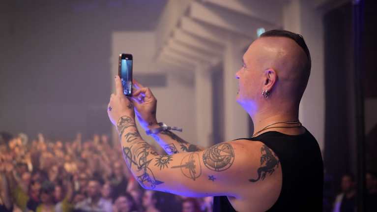 Helzinki Hardstyle Festivalin yleisöä 12.09.2025.