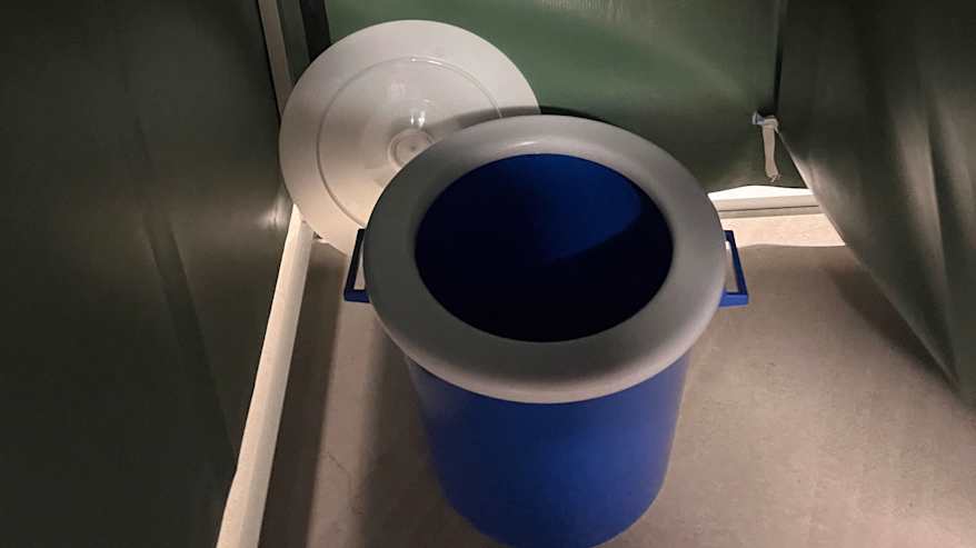 kuivakäymälä sanko teltassa 