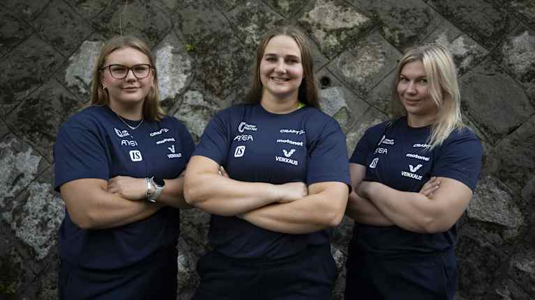 Emilia Kangas, Senja Mäkitörmä ja Eveliina Rouvali Suomen ennakkopressissä 16.9.2025.