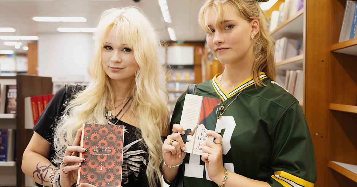 Nuoret lukevat kirjansa nyt englanniksi – kirjakaupat iloitsevat, kustantamot huolissaan | Kulttuuri