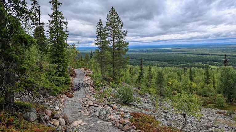 Kivinen maastopyöräreitti LEvillä. 