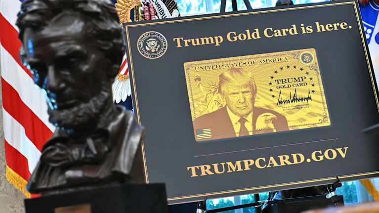 Yhdysvaltain presidentti Donald Trumpin kultakortti Valkoisessa talossa.
