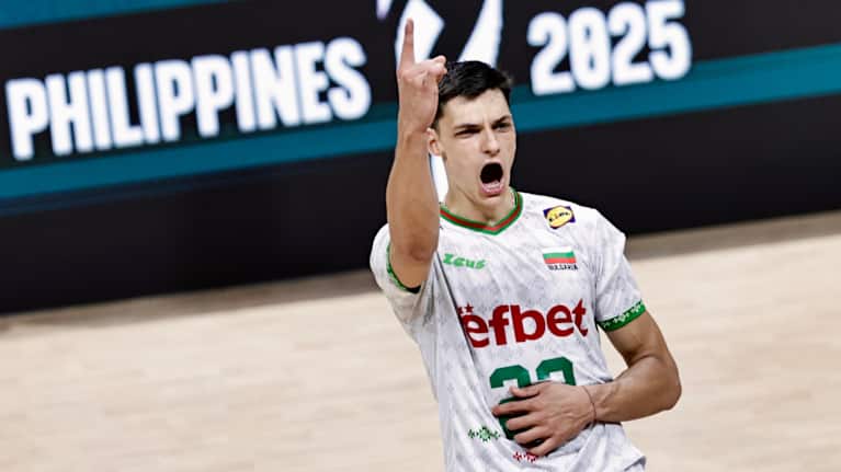 Aleksandar Nikolov tuulettaa pistettä.