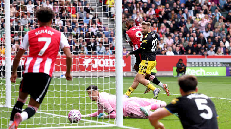 Thiago teki Brentfordin toisen maalin.