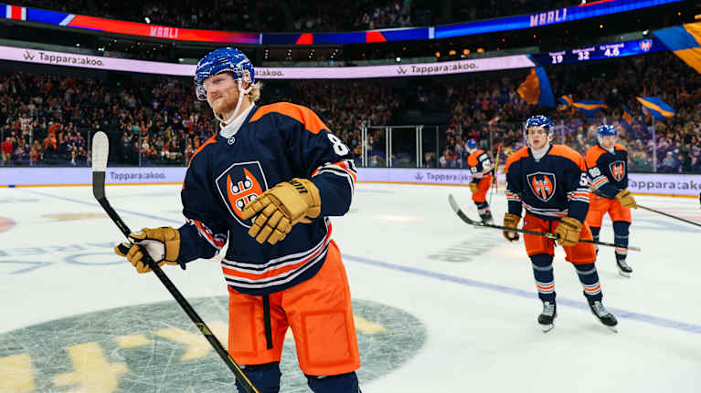 Tapparas Joachim Blichfeld firar ett mål.