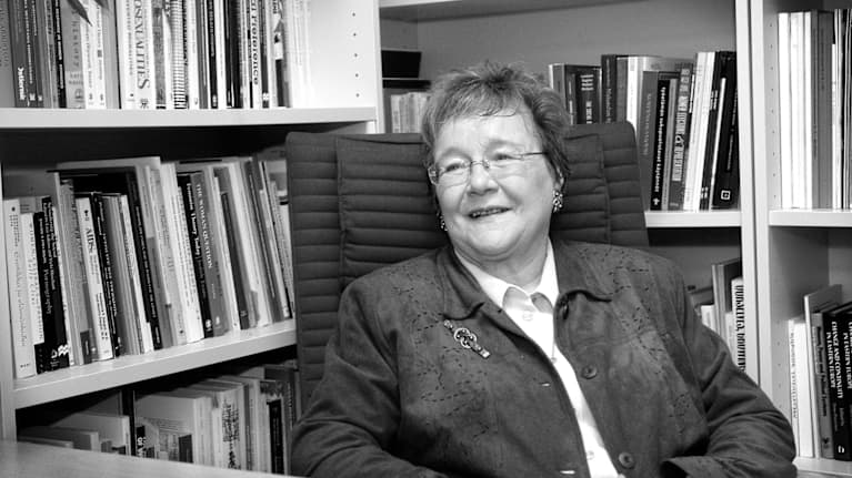 Kuvassa edesmennyt emeritaprofessori Elina Haavio-Mannila.