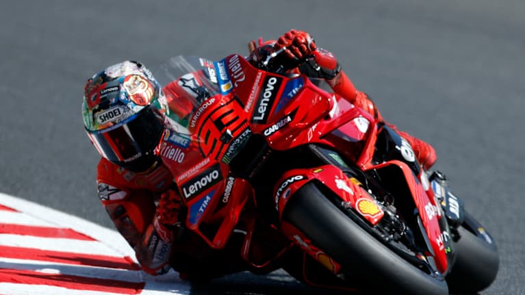 Marc Marquez ajamassa moottoripyörällä MotoGP-kisaa.