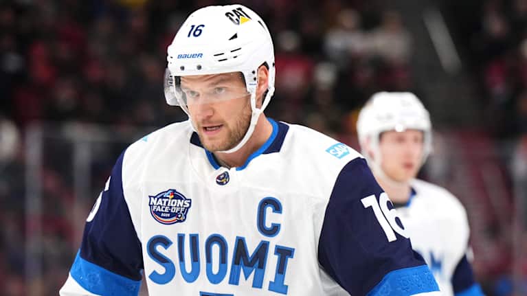 Aleksander Barkov Suomen paidassa.