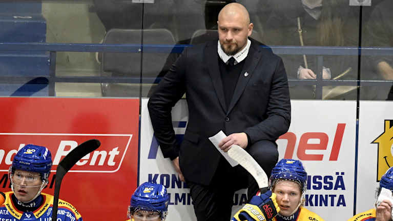 Jonne Virtanen aitiossa.