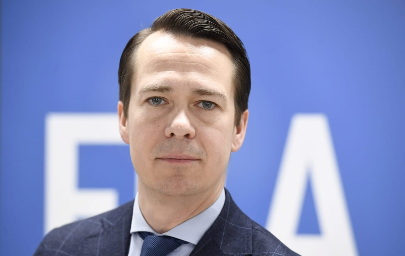 Huvudstadsbladetin mukaan Carl Haglund sai potkut Aktiasta oman toimintansa takia.