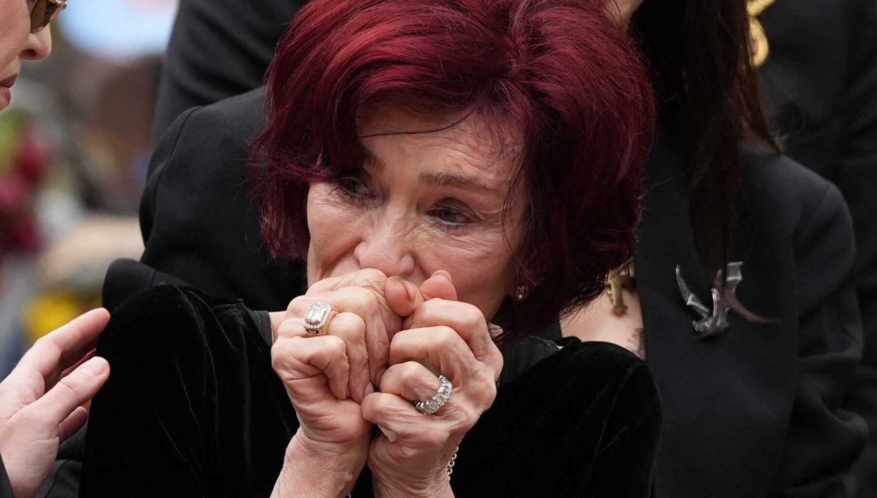 "Ylitsevuotava rakkautenne on kannatellut minua öisin" – Sharon Osbourne osoitti faneille koskettavat kiitokset