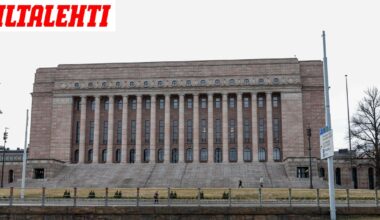 Kansanedustajien palkkioihin roima korotus