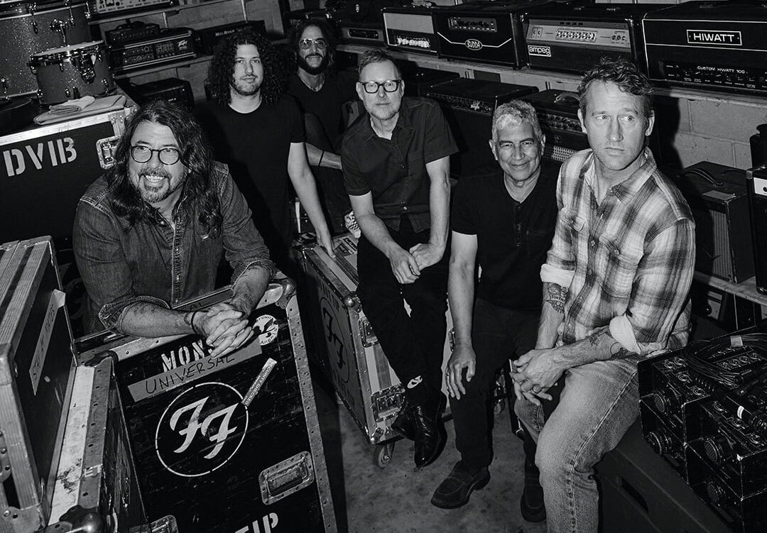 Foo Fighters yllätti ja soitti ensimmäisen keikan uuden rumpalinsa kanssa hyvin intiimeissä tunnelmissa