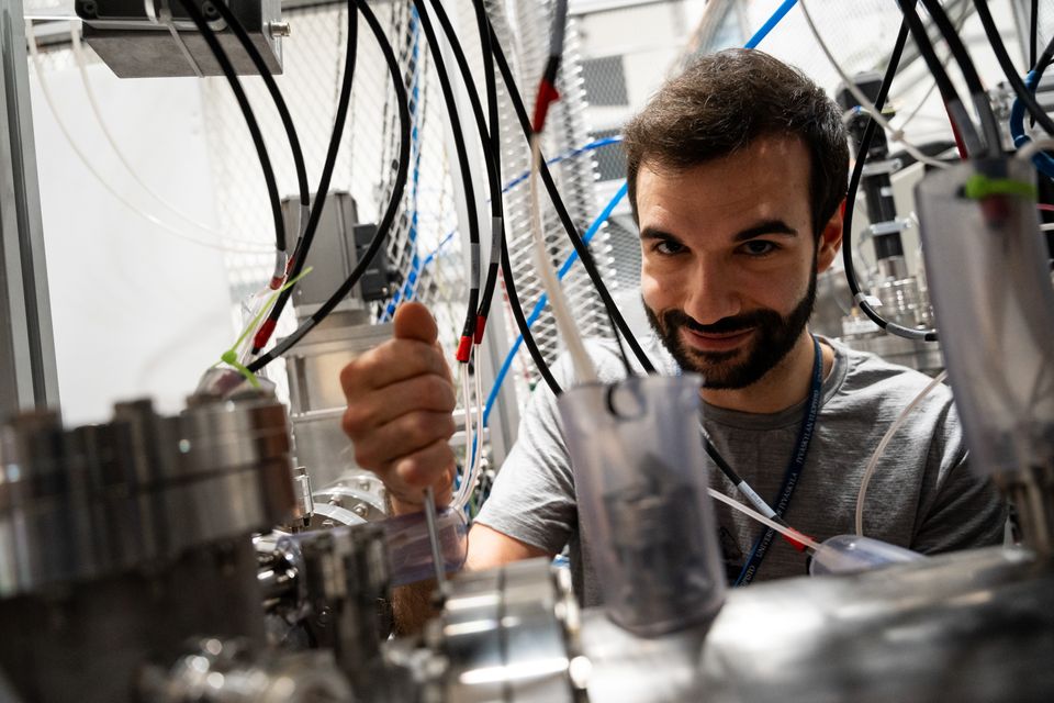 Uudet mittaukset paljastivat kiinnostavan piirteen radioaktiivisissa lantaani-isotoopeissa