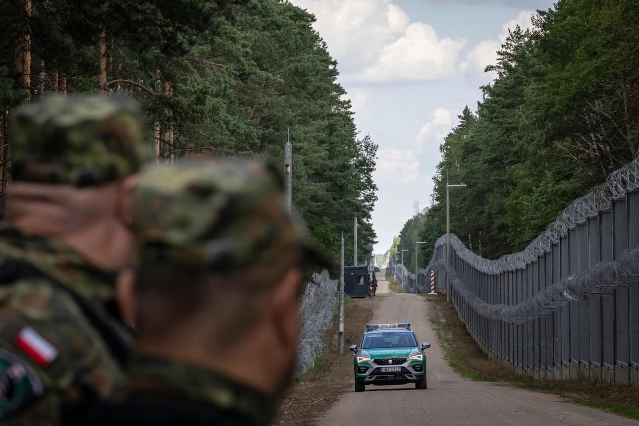 Puolan rajavartiosto partioit Valko-Venäjän vastaisella rajalla.