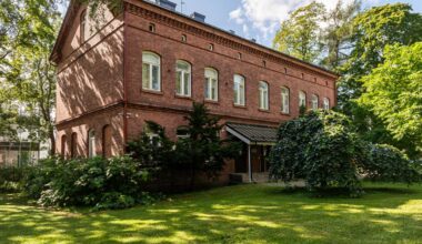 Hatanpään alueelta myytävänä kaksi suojeltua rakennusta [Tampereen kaupunki