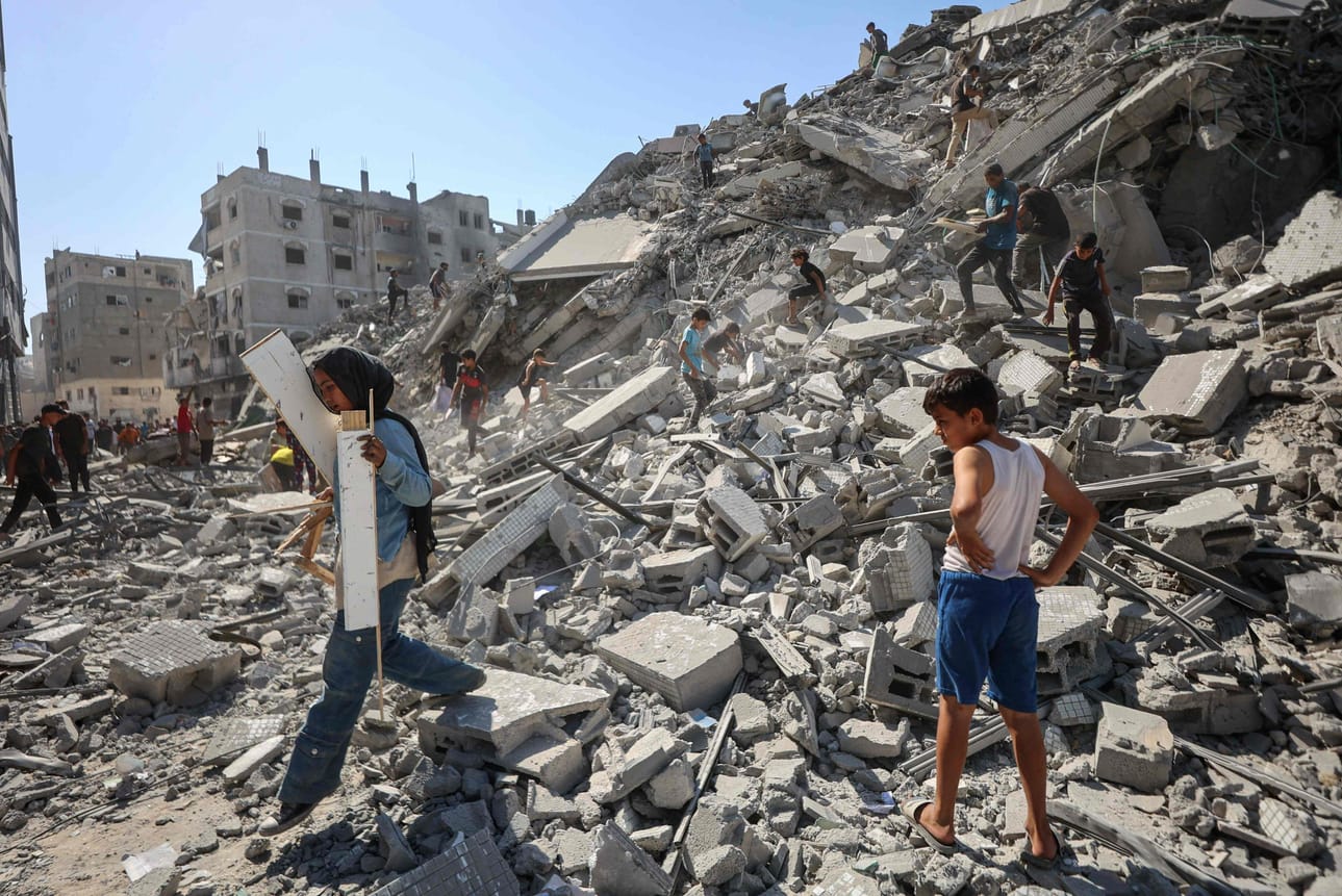 Israel teki maanantaina ilmaiskuja Gazan kaupunkiin. Maahyökkäyksen on kerrottu alkaneen tiistaina.
