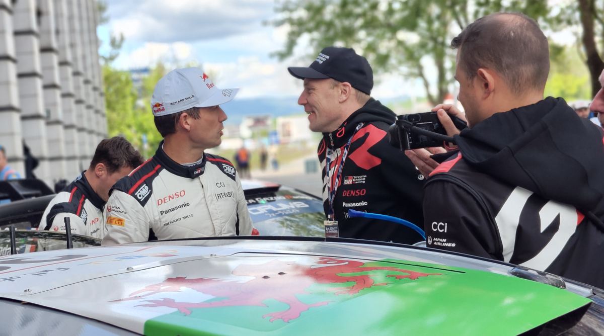 Sebastien Ogier pelottelee Jari-Matti Latvalaa: "Hän on erittäin ylpeä"
