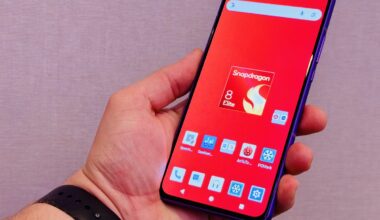Snapdragon 8 Elite Gen 5:llä varustettu Qualcomm Reference Design -älypuhelin.