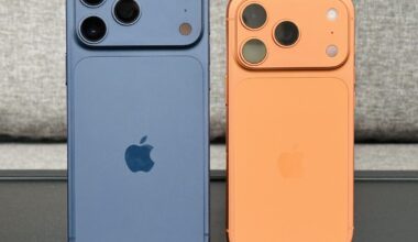 Kuvassa iPhone 17 Pro Max ja iPhone 17 Pro.