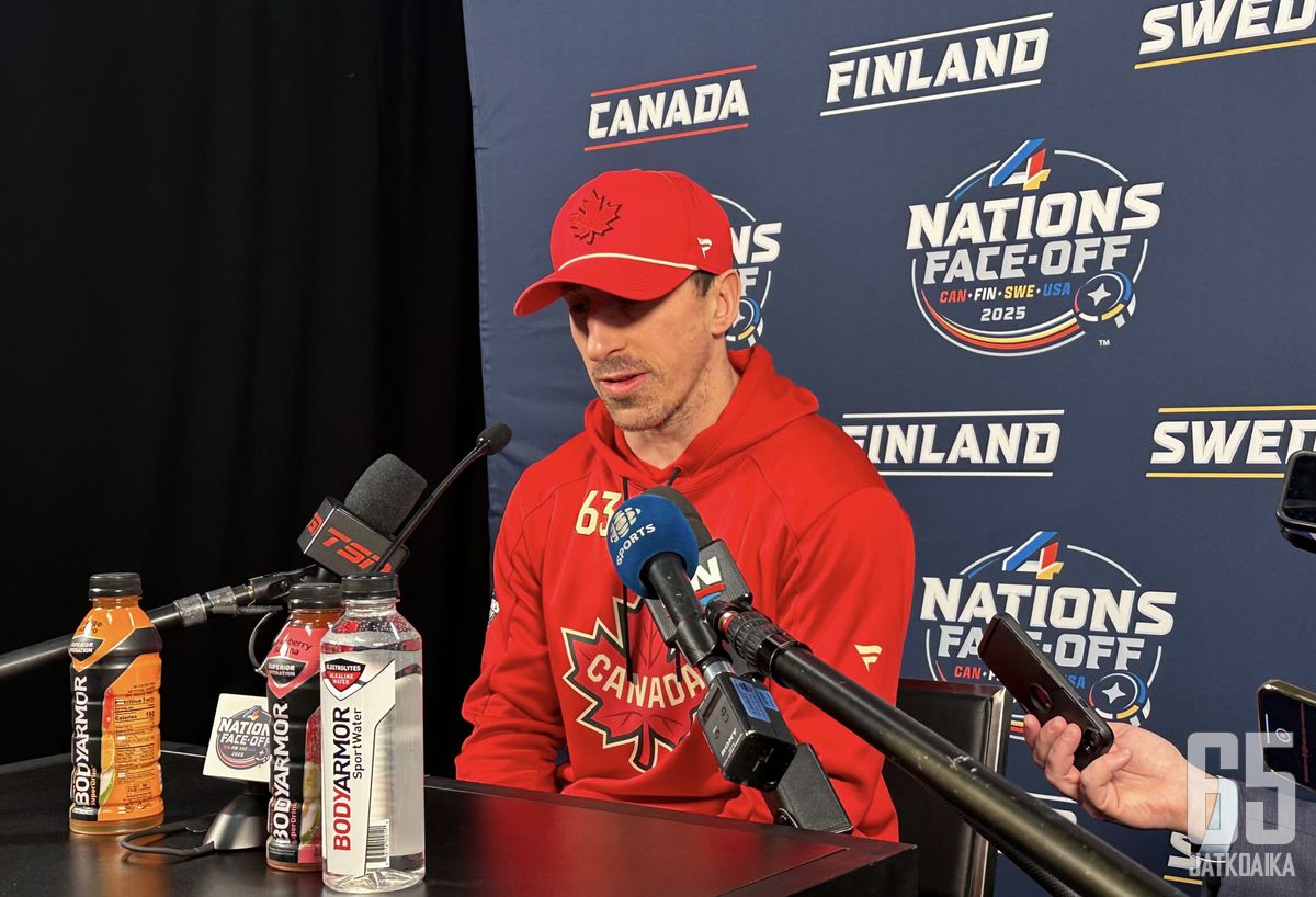 4 Nations Face-Off -maajoukkueturnauksessakin nähty Brad Marchand jatkaa pelaamista Florida Panthersissa.