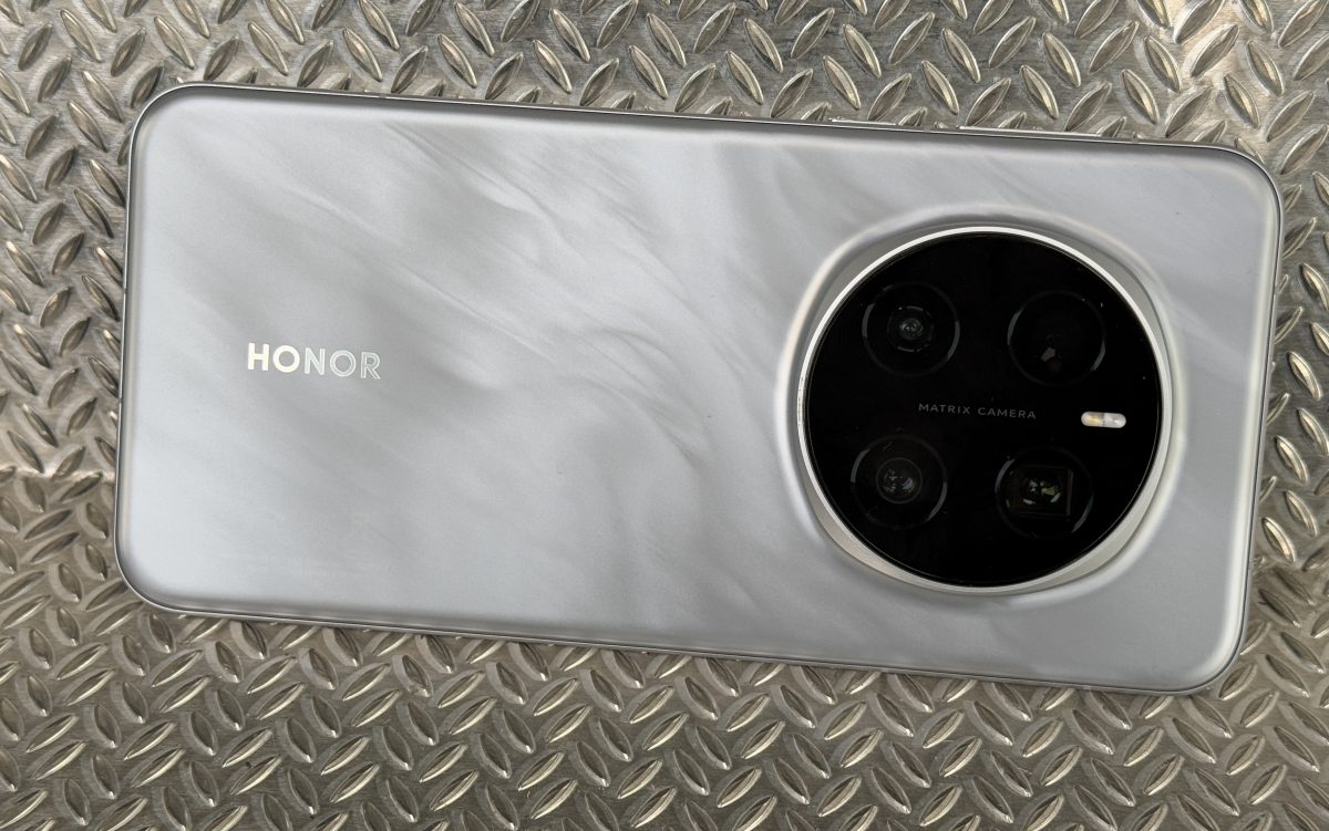 Kuvassa Honor Magic7 Pro.