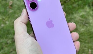Kuvassa iPhone 16.