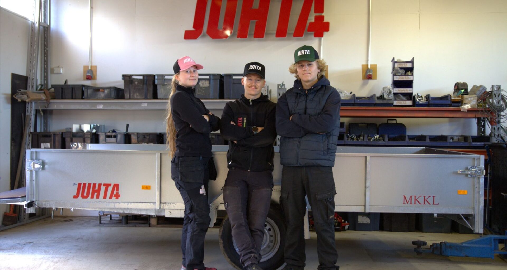 Nuoret sisarukset hankkivat rohkeasti perinteikkään peräkärrytehtaan – Kuopus, Mio oli vasta 14-vuotias aloittaessaan yrittäjänä